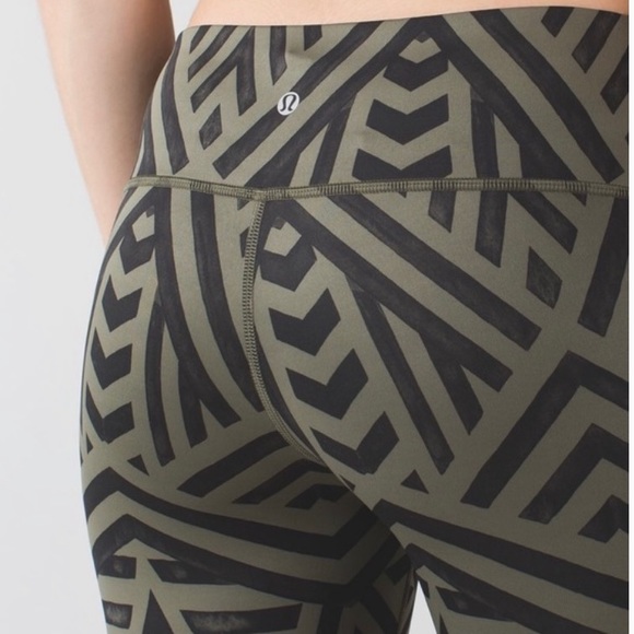 Lululemon Wunder Under Crop II leggings Pants. Size 6 - Picture 5 of 11